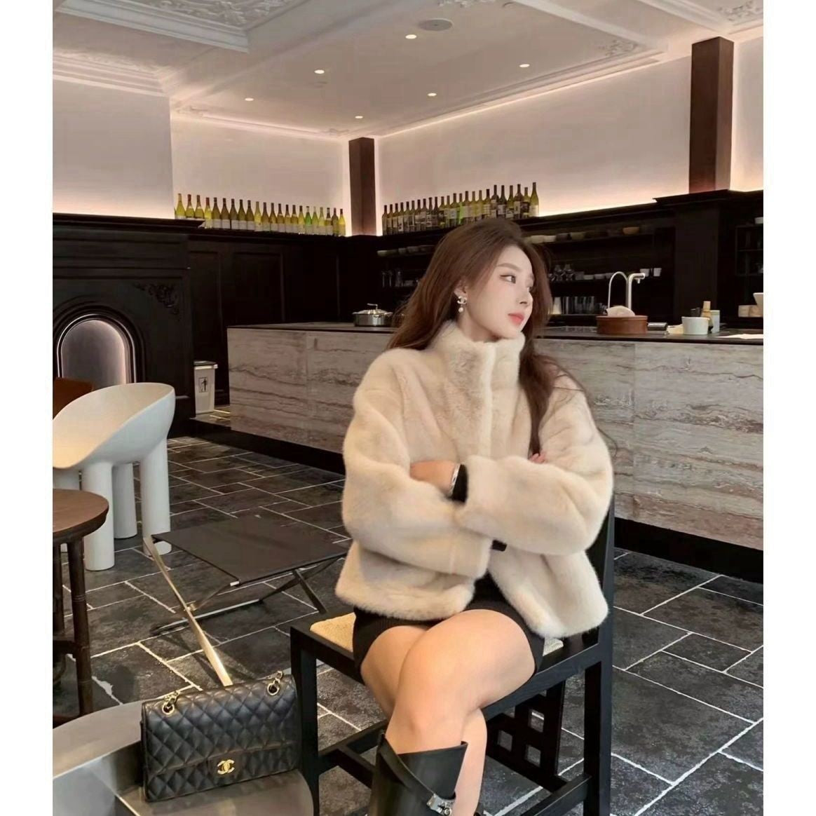 Manteau coupe ample, avec col bordé de fourrure